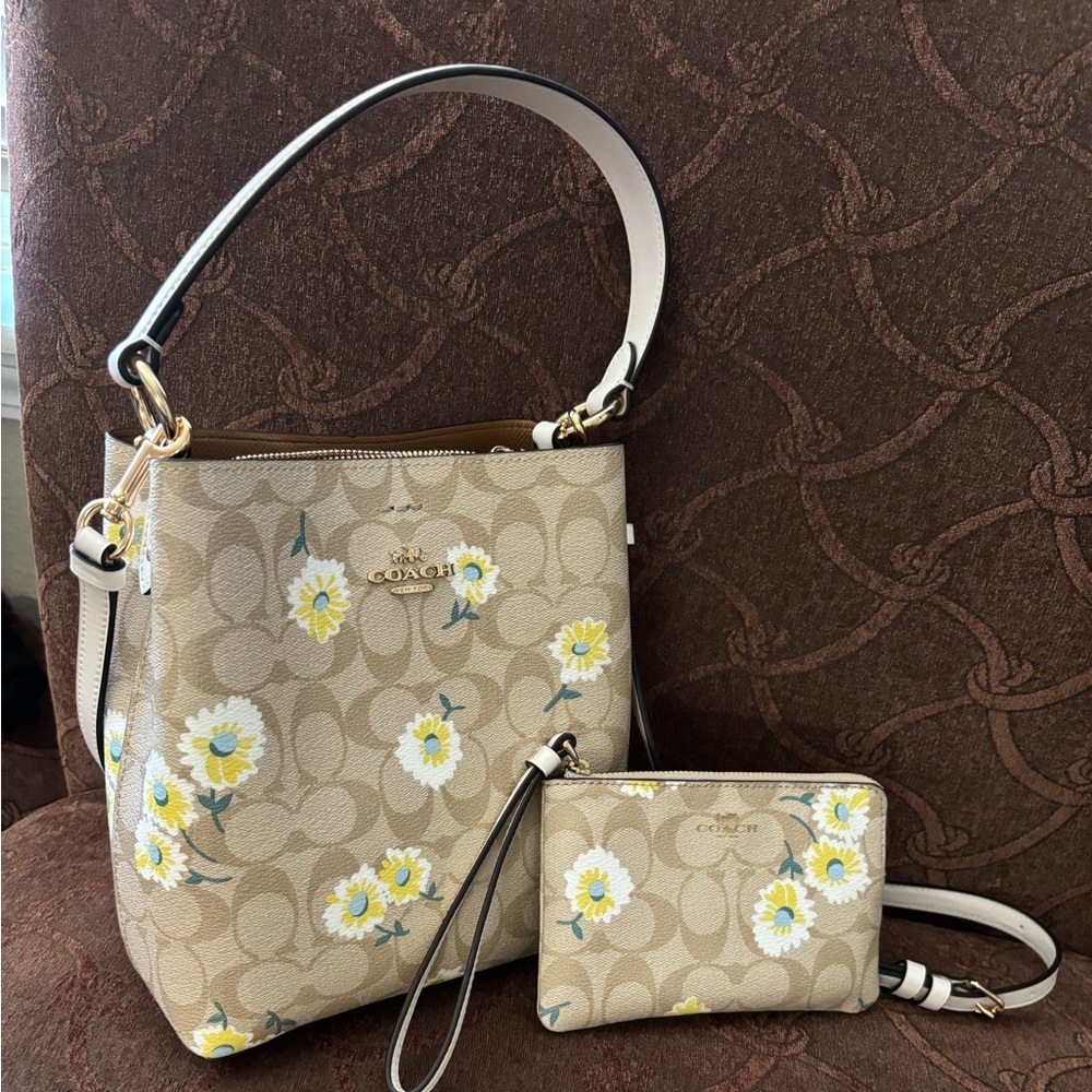 Precious daisy coach tote with matching wallet